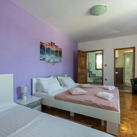 Villa With Big Garden And Large Pool Near *