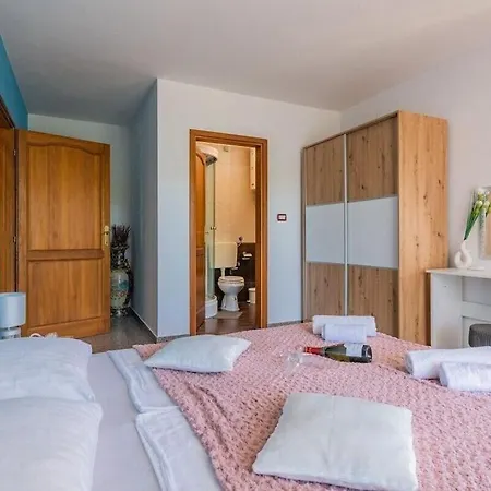 Villa With Big Garden And Large Pool Near